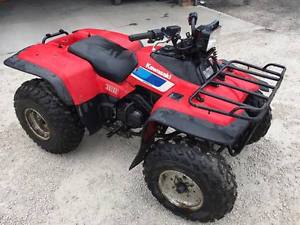 KAWASAKI KLF 300 CC 4X4 QUAD. image 1